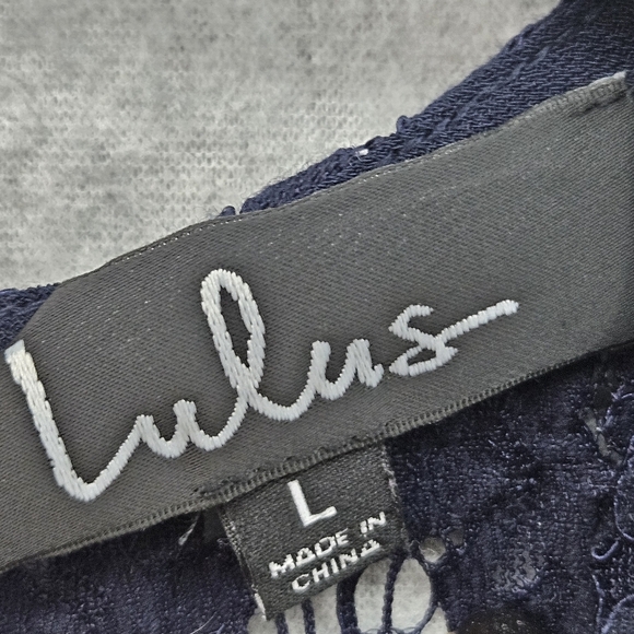 Lulu's Navy Blouse With Floral Lace Button Cuffs Women's Size Lg - Picture 4 of 7